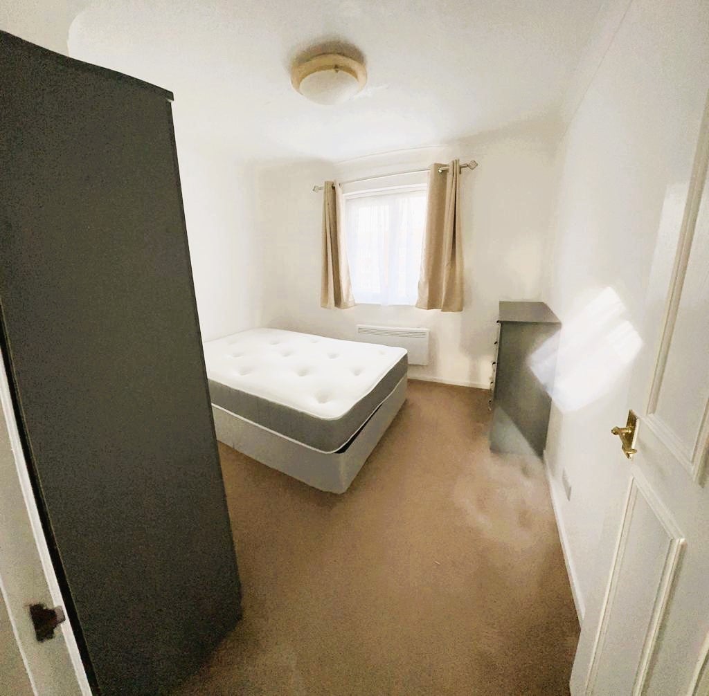 Flat Sterling Gardens in Greater London