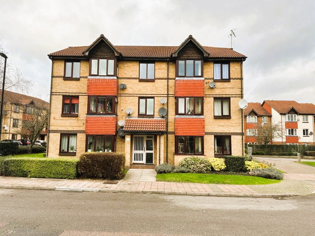 Flat Sterling Gardens in Greater London