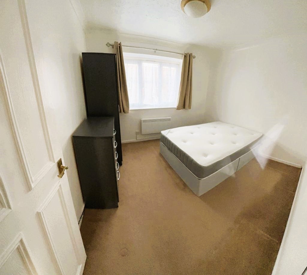 Flat Sterling Gardens in Greater London