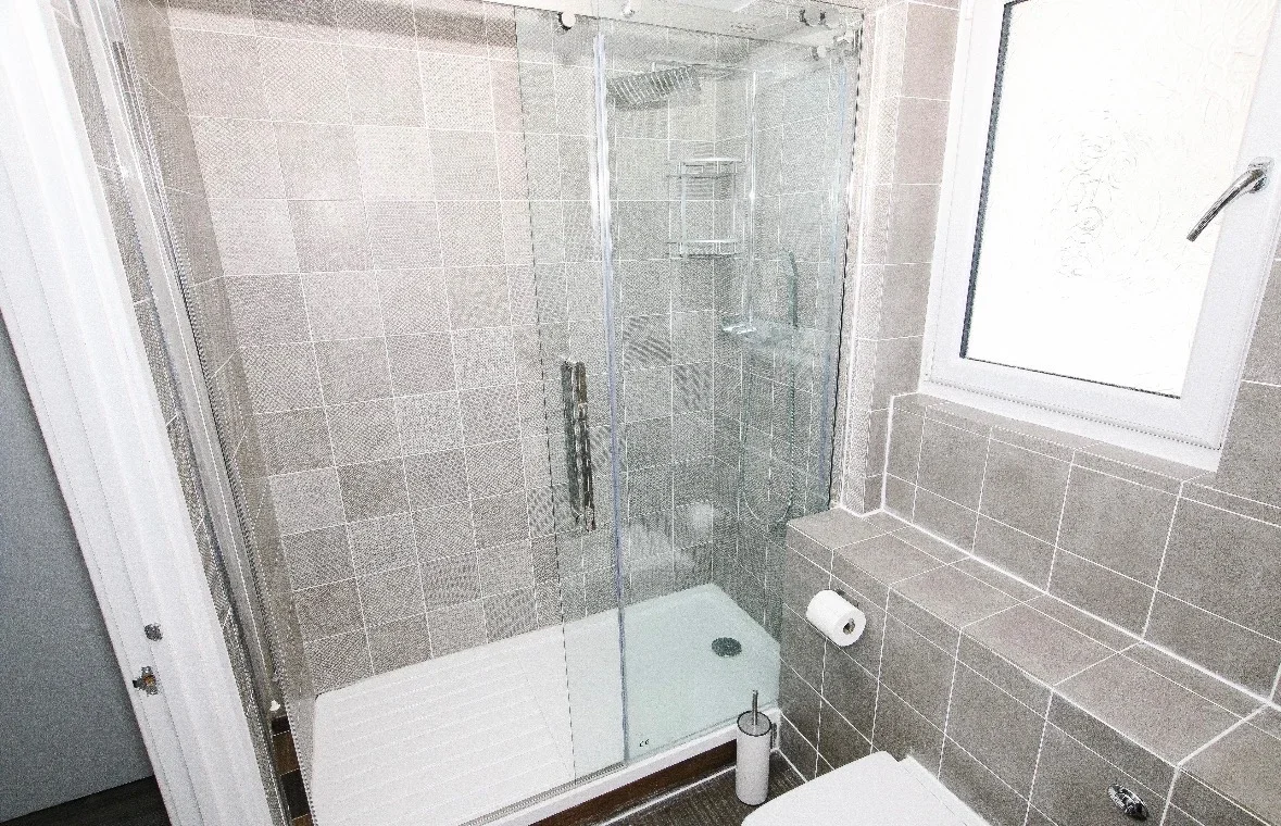 Room Barleycorn Way in Greater London