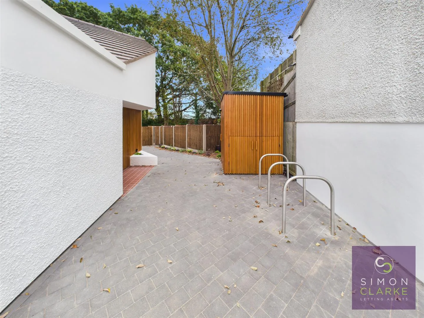 Flat Weirdale Avenue in Greater London