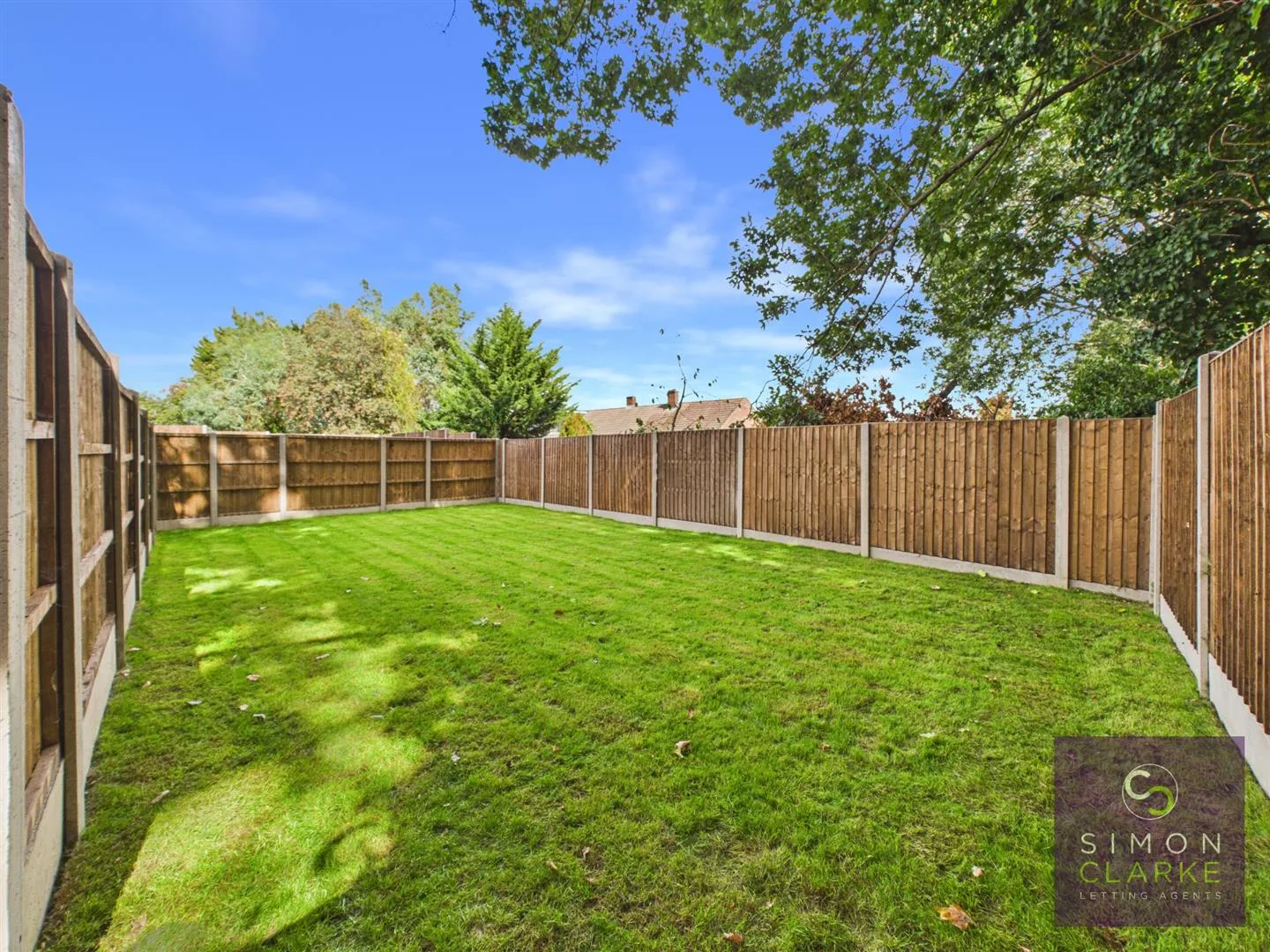 Flat Weirdale Avenue in Greater London