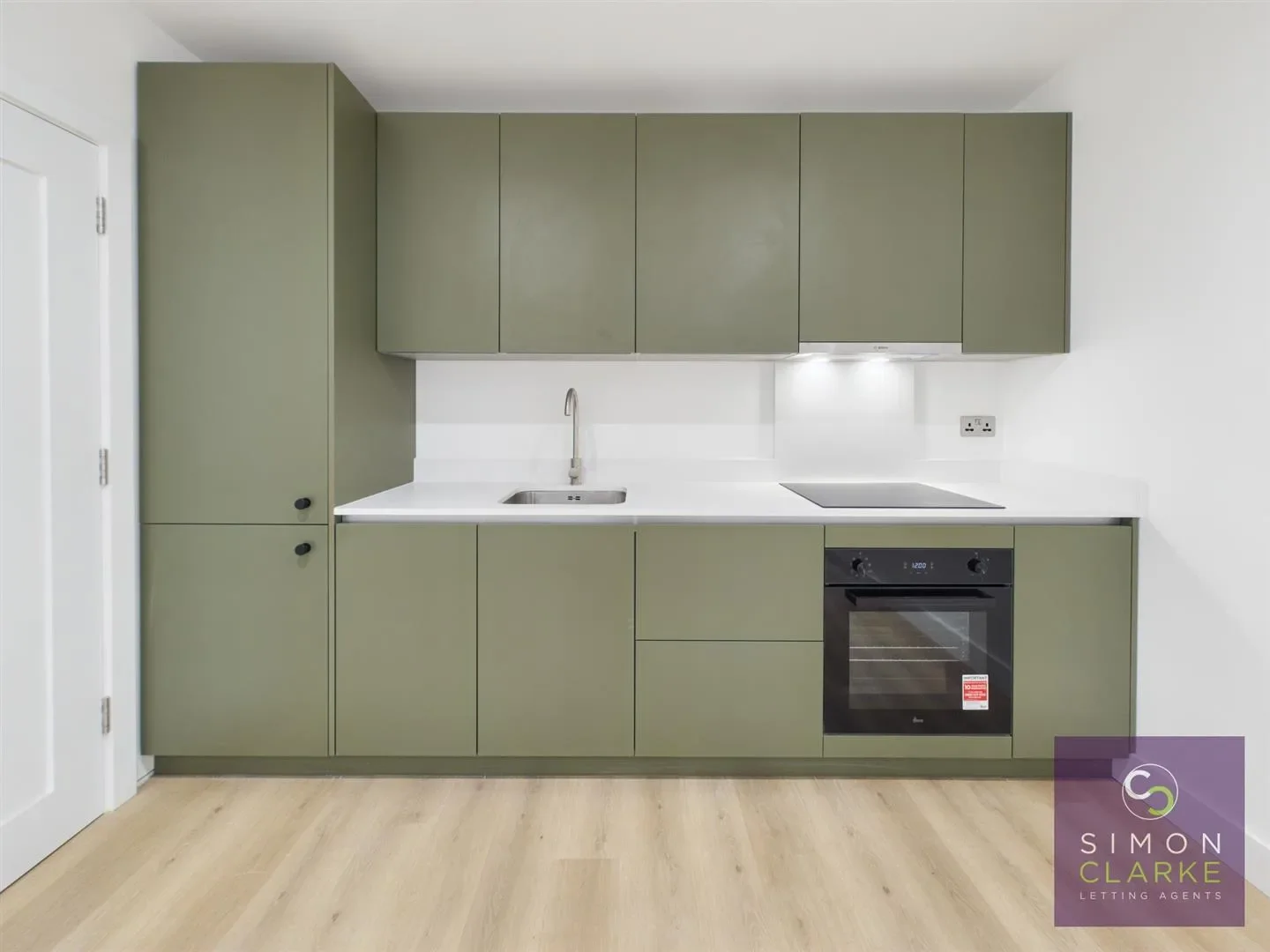 Flat Weirdale Avenue in Greater London