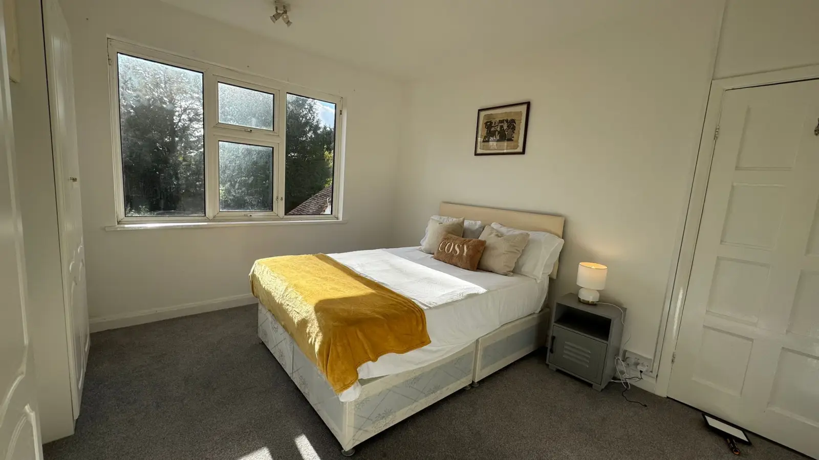 Flat Petts Wood Road in Greater London