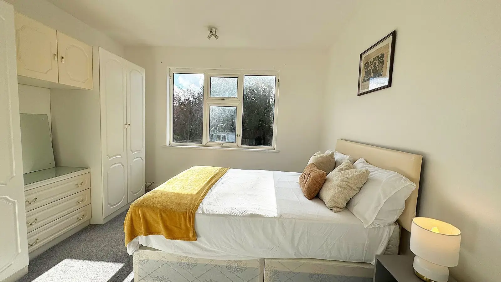 Flat Petts Wood Road in Greater London