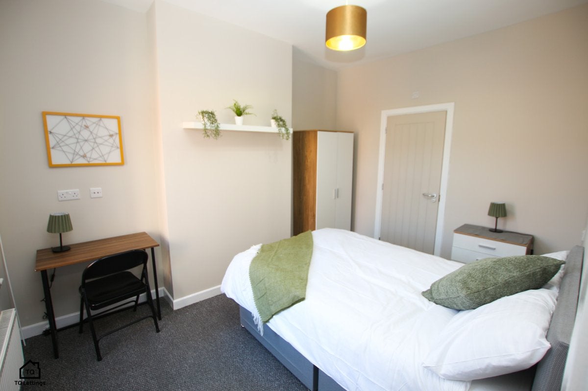 Room Hodges Street in Wigan