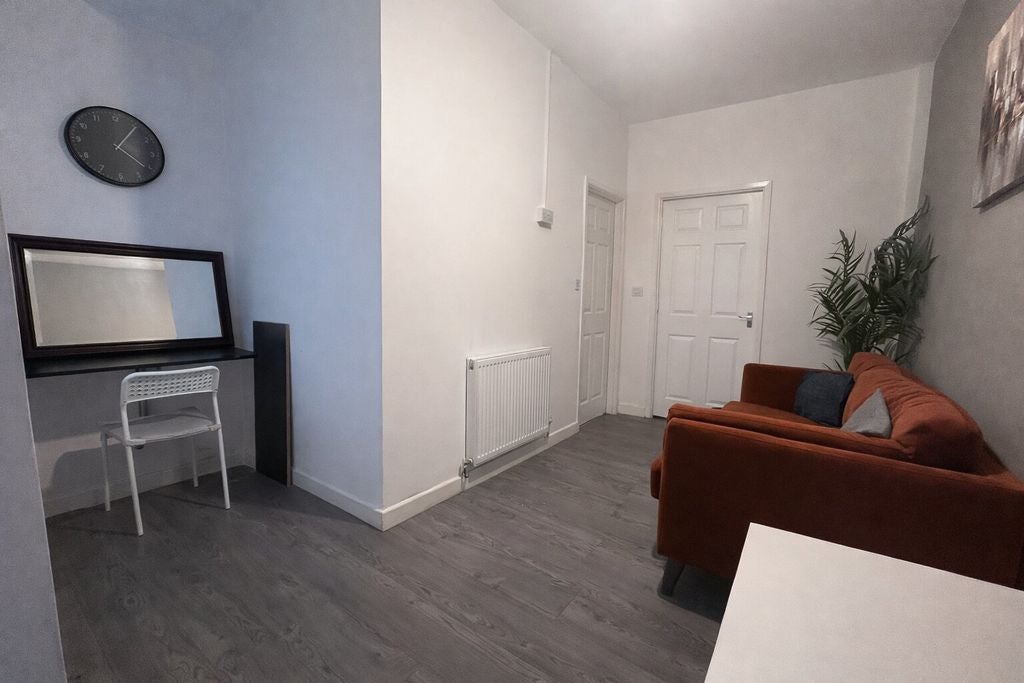 Room Derbyshire Lane in Nottingham