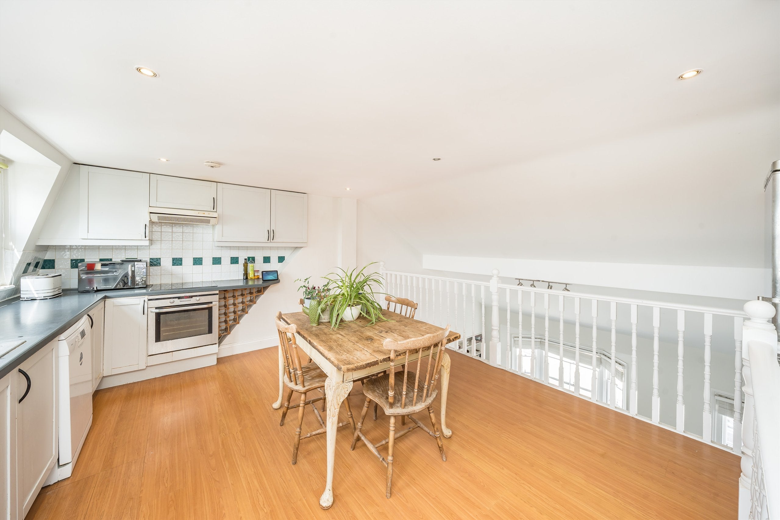 Flat Leathwaite Road in Greater London