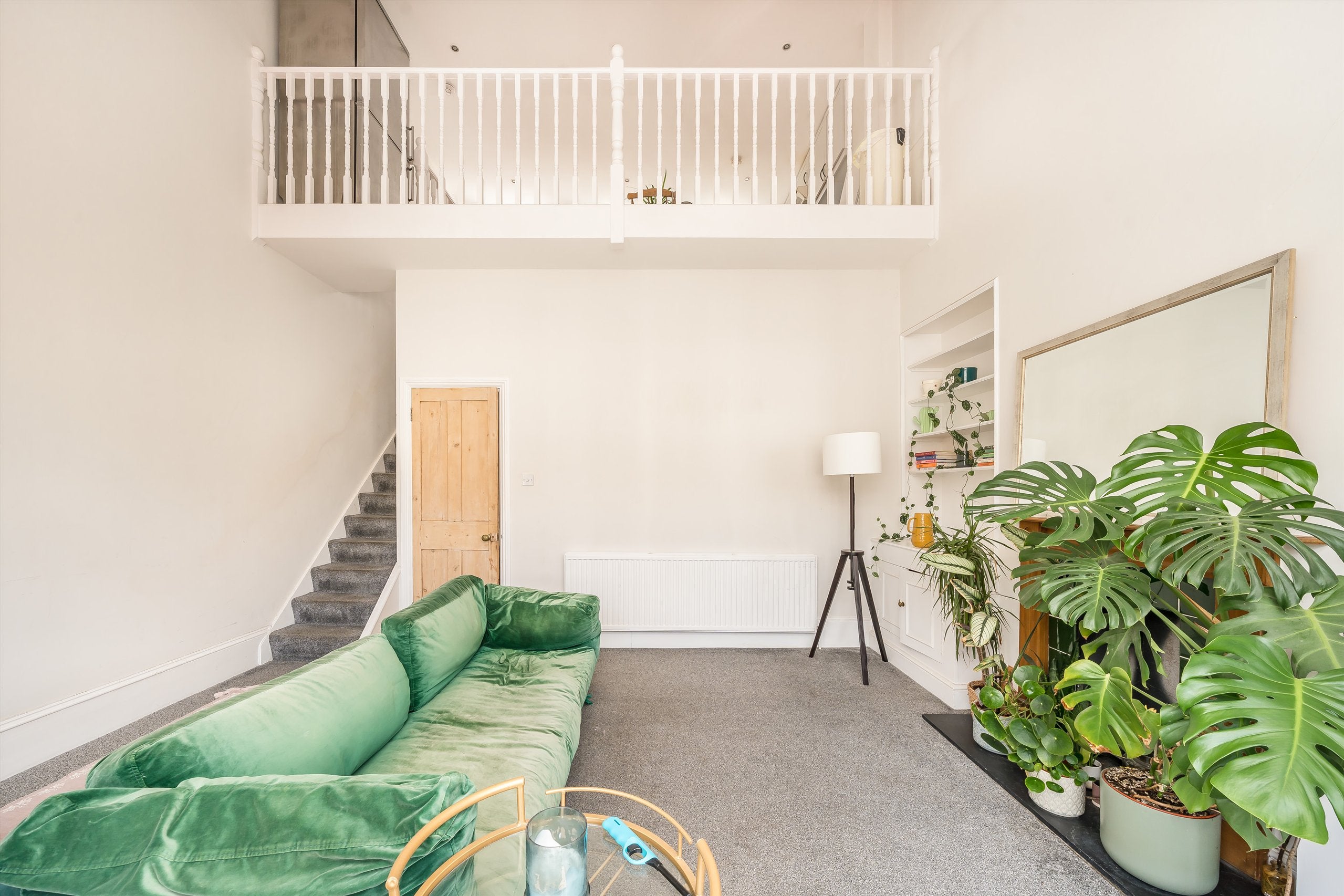 Flat Leathwaite Road in Greater London