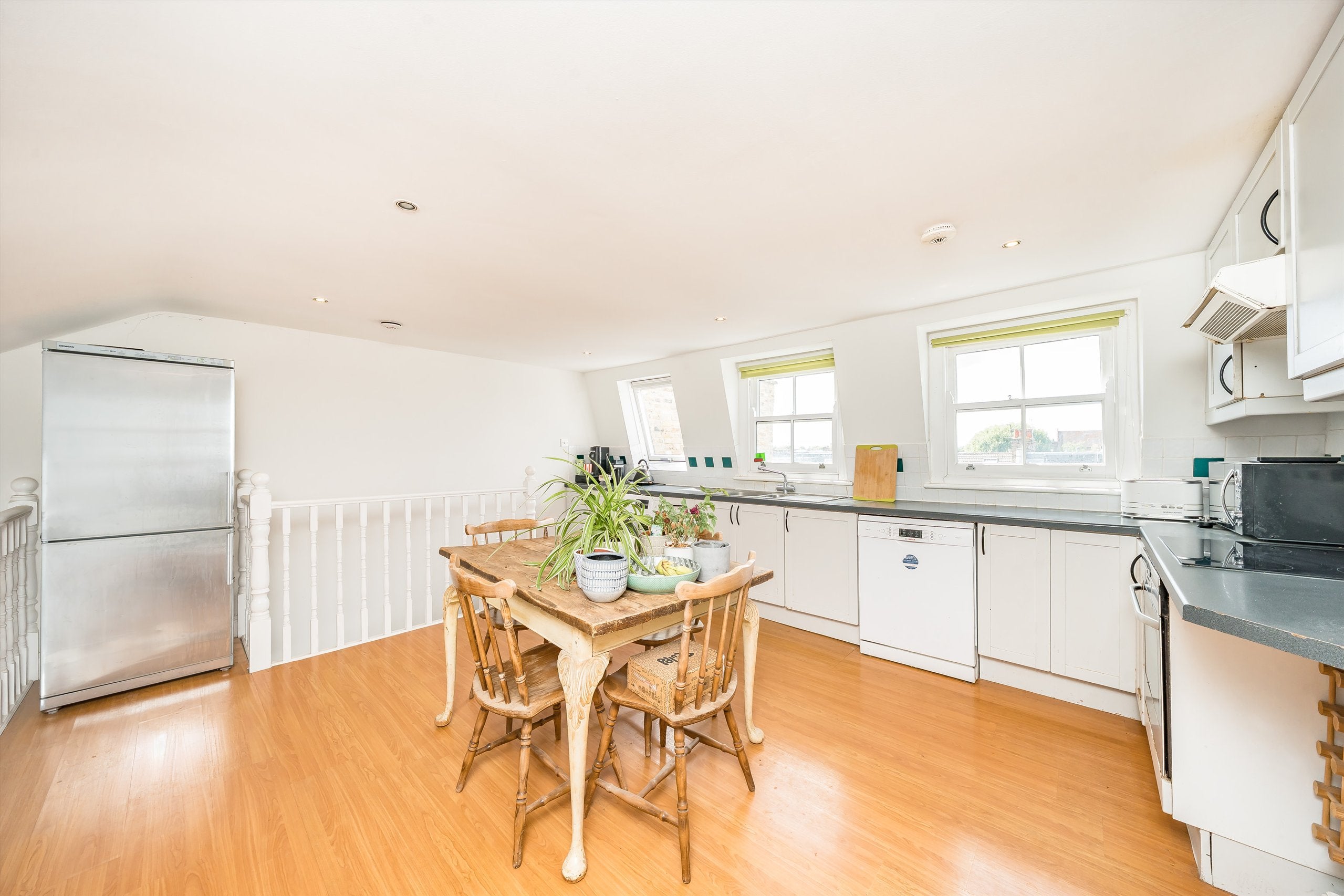 Flat Leathwaite Road in Greater London
