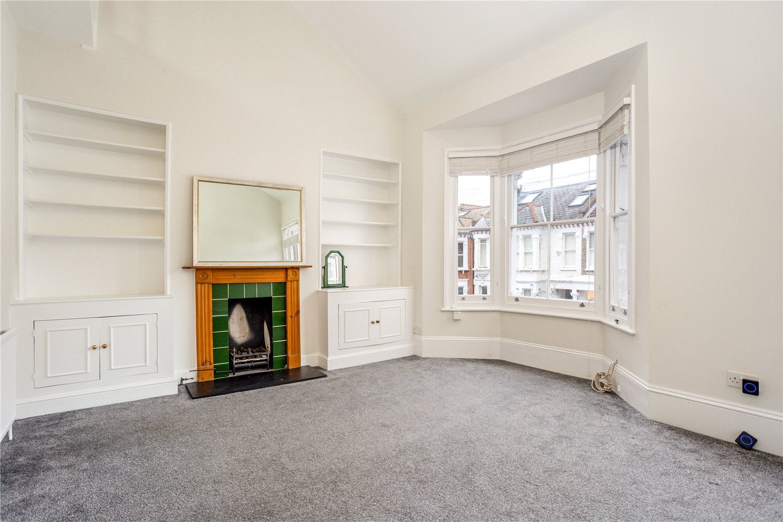 Flat Leathwaite Road in Greater London
