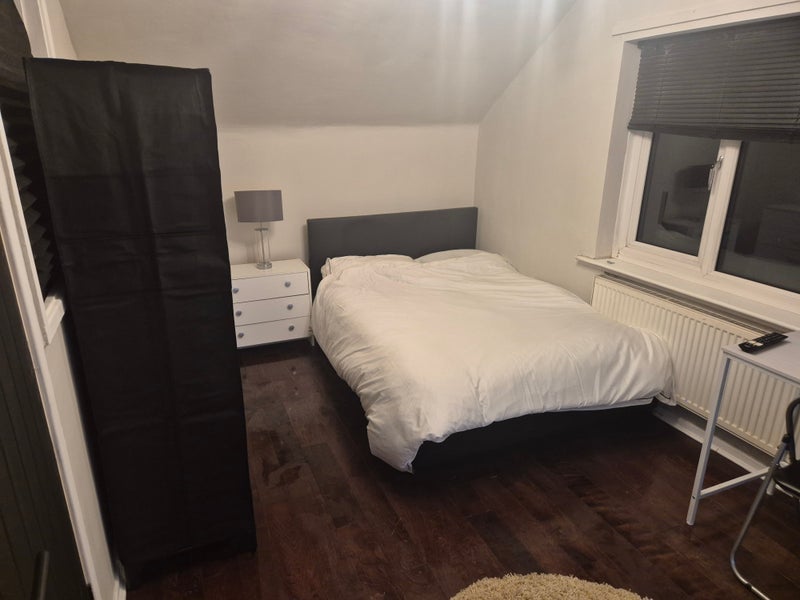 Room Mount View in Merthyr Tydfil