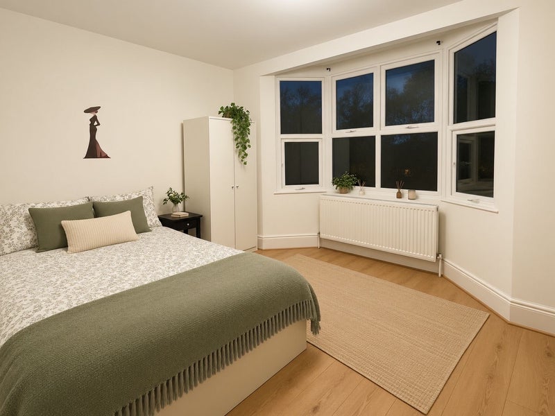 Flat Brownhill Road in Greater London