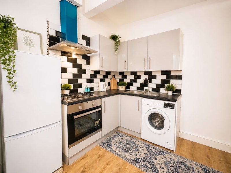 Flat Brownhill Road in Greater London
