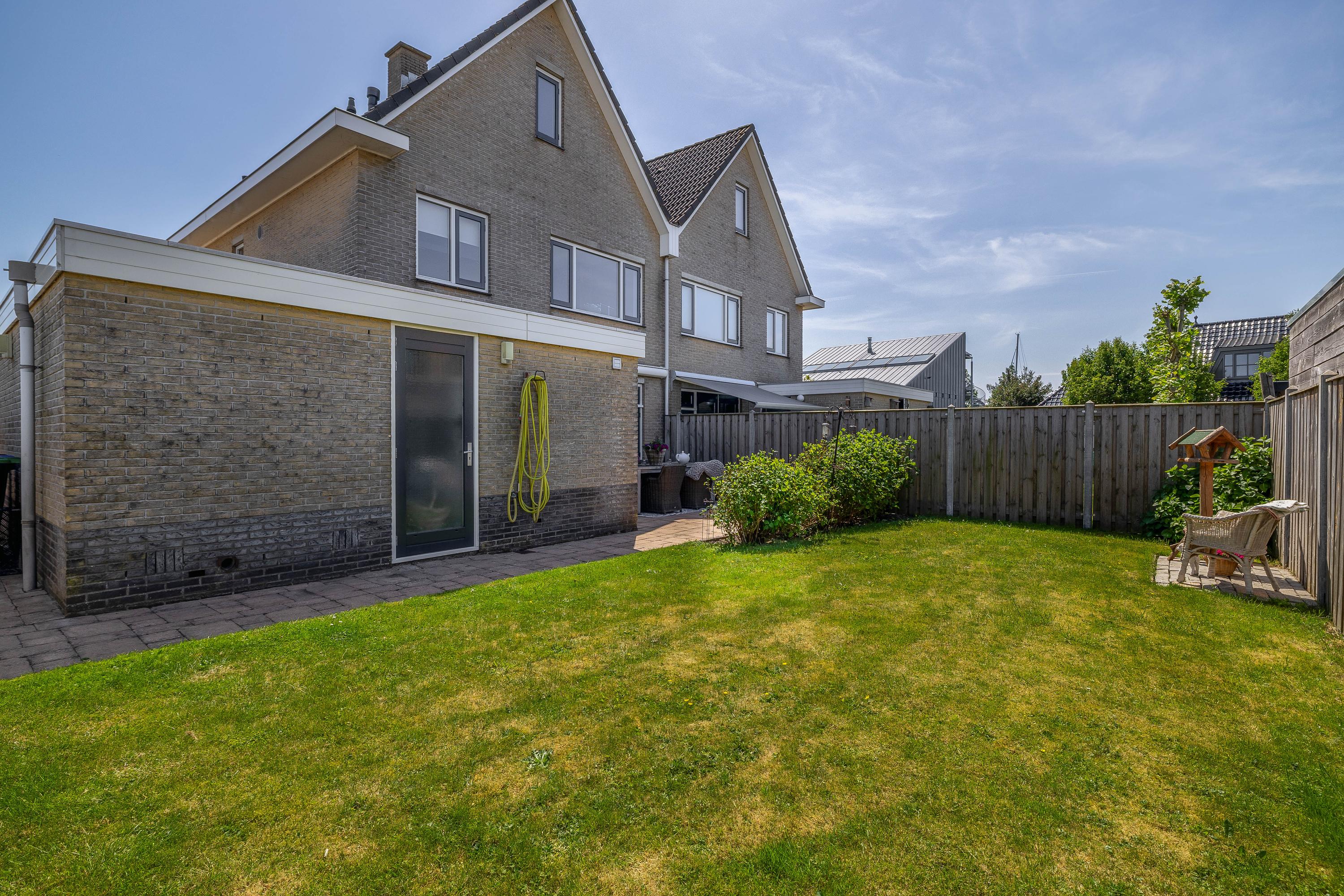 Twee-onder-één-kap te koop: Cloosterhout 2, Lemmer
