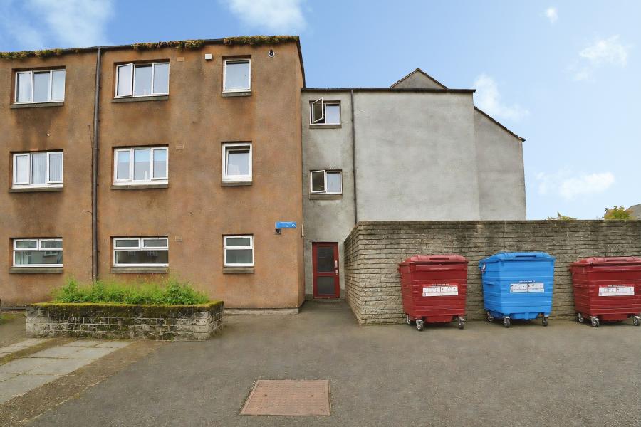 Flat Lumley Place in Grangemouth