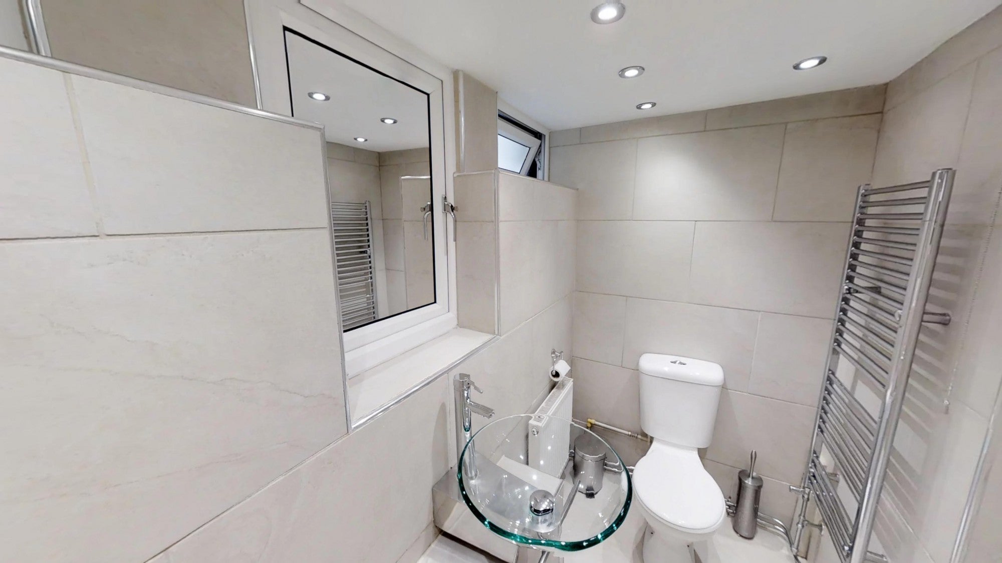 Flat Devonshire Road in Greater London