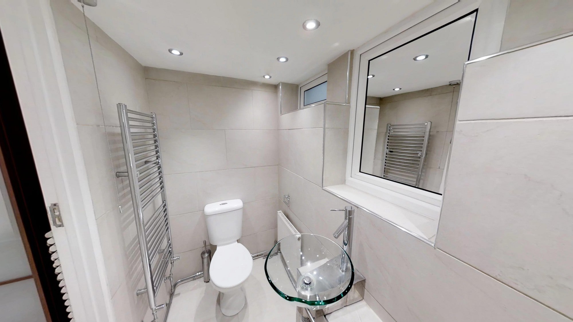 Flat Devonshire Road in Greater London