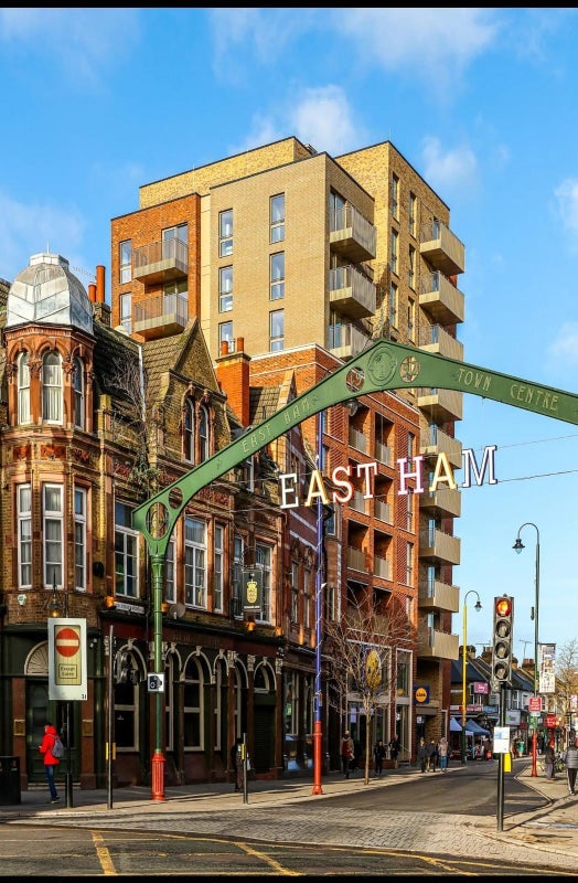 Room St. John's Road in Greater London