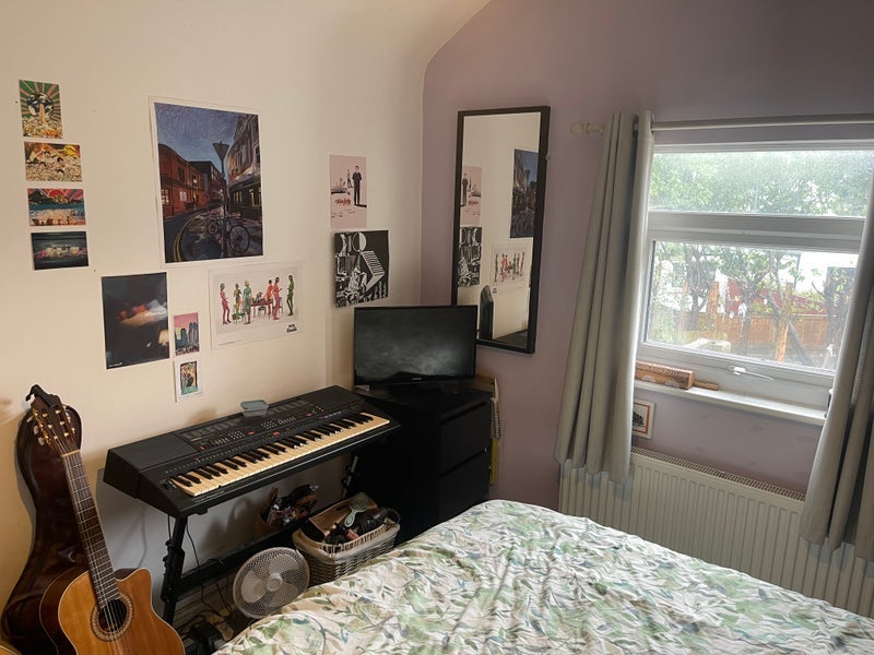 Room Rawden Place in Cardiff