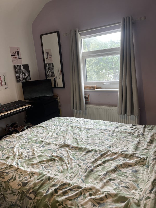 Room Rawden Place in Cardiff
