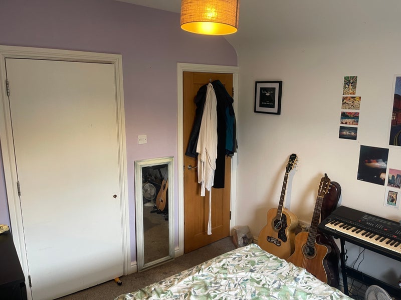 Room Rawden Place in Cardiff