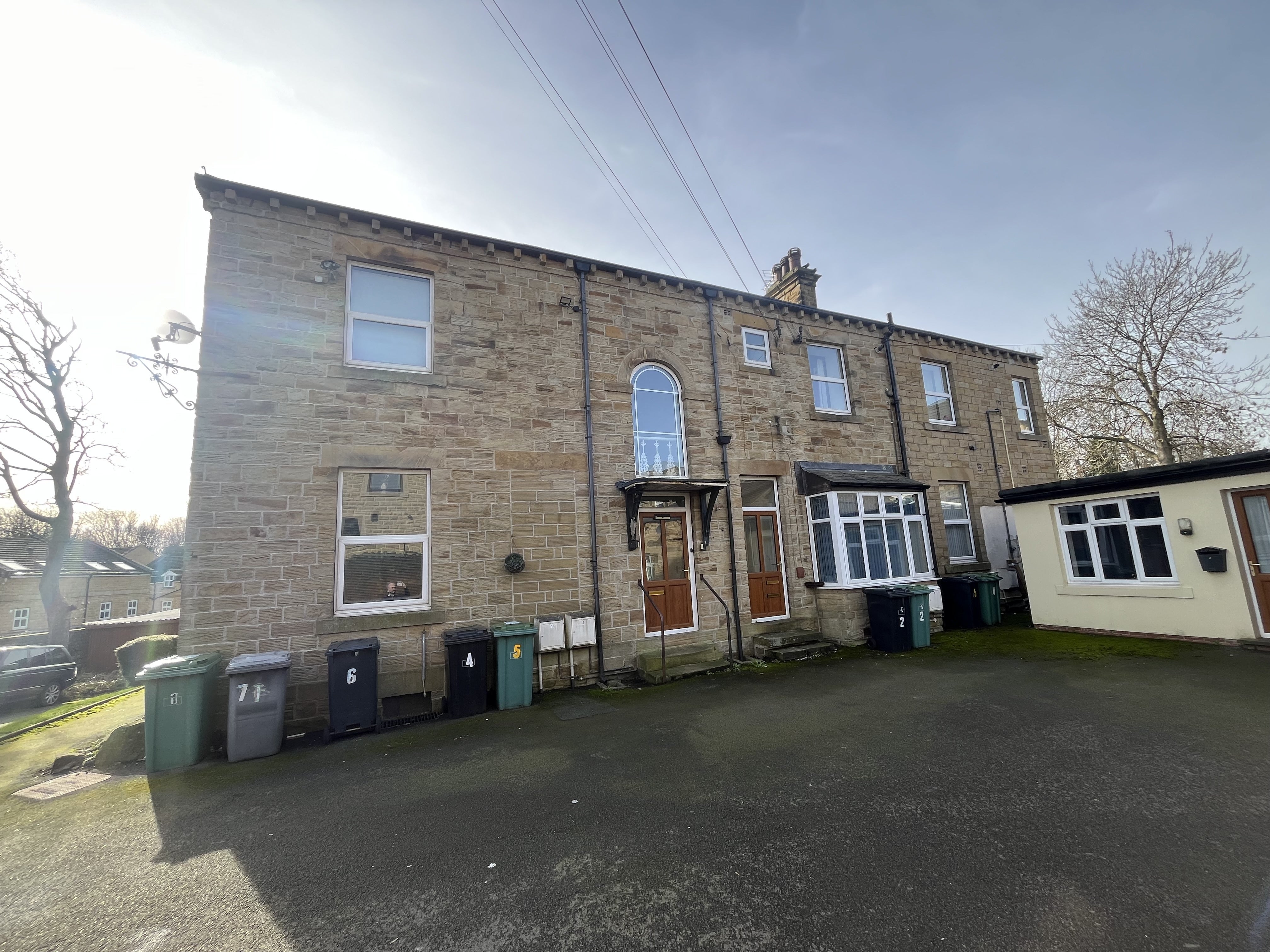 Flat Wellfield Mews in Kirklees
