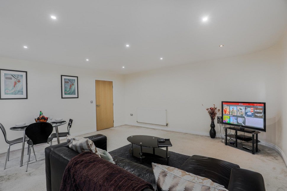 Room Watkin Road in Leicester