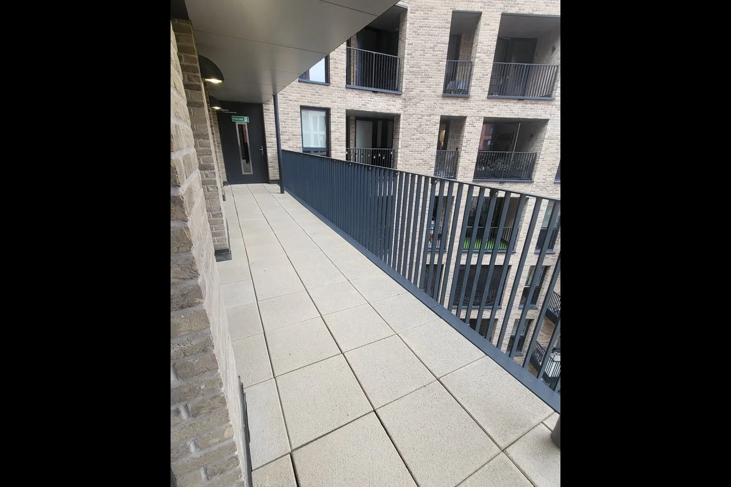 Room Healum Avenue in Greater London