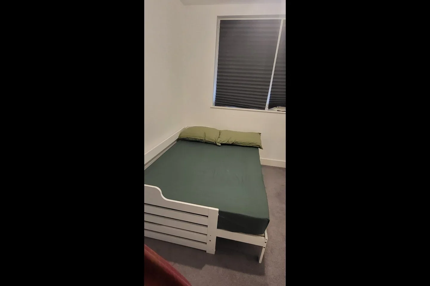 Room Healum Avenue in Greater London