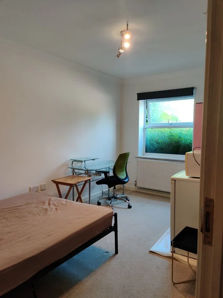 Room Keen's Road in Greater London