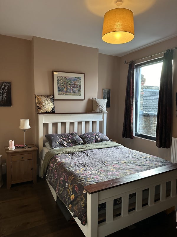 Room Hythe Road footpath in Greater London