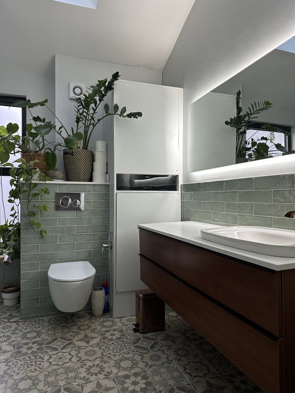 Room Hythe Road footpath in Greater London