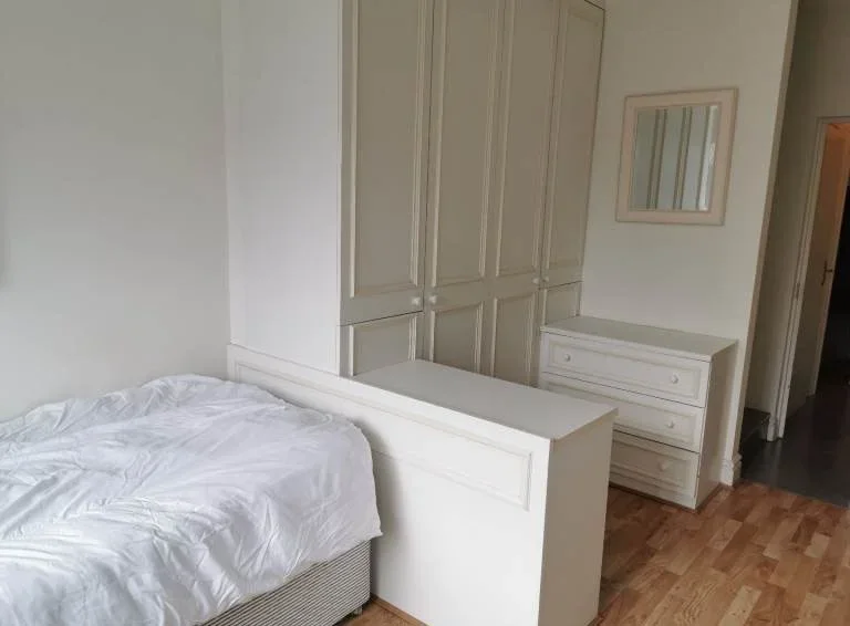Room Becmead Avenue in Greater London