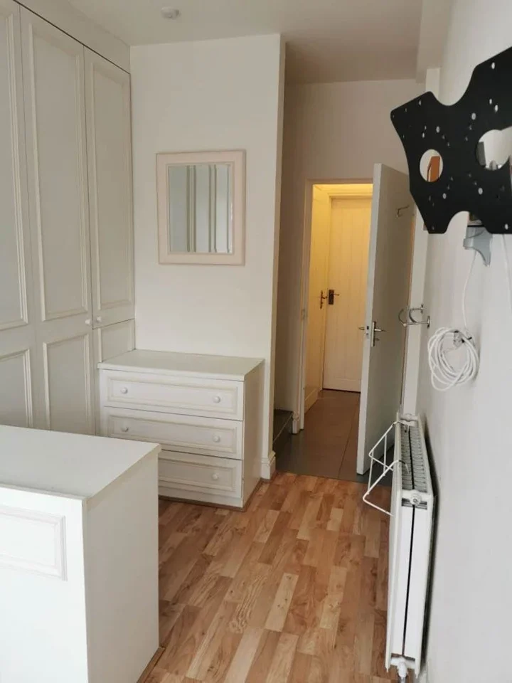 Room Becmead Avenue in Greater London