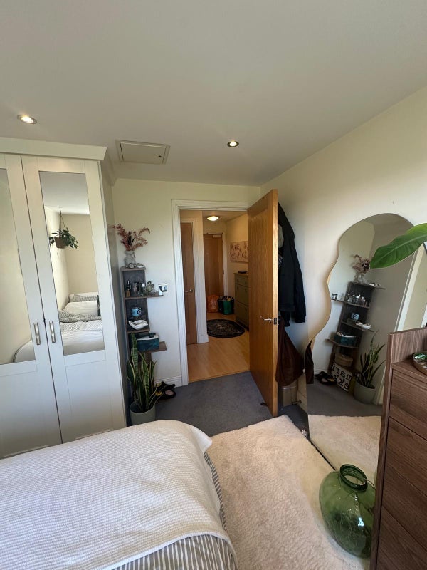 Room Wards Wharf Approach in Greater London