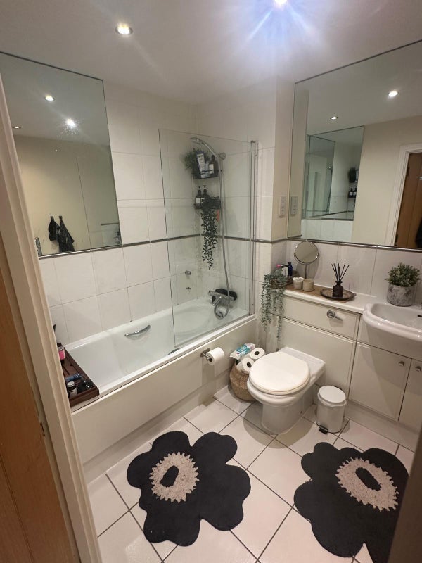 Room Wards Wharf Approach in Greater London