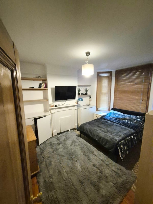 Room Oxford Avenue in Greater London