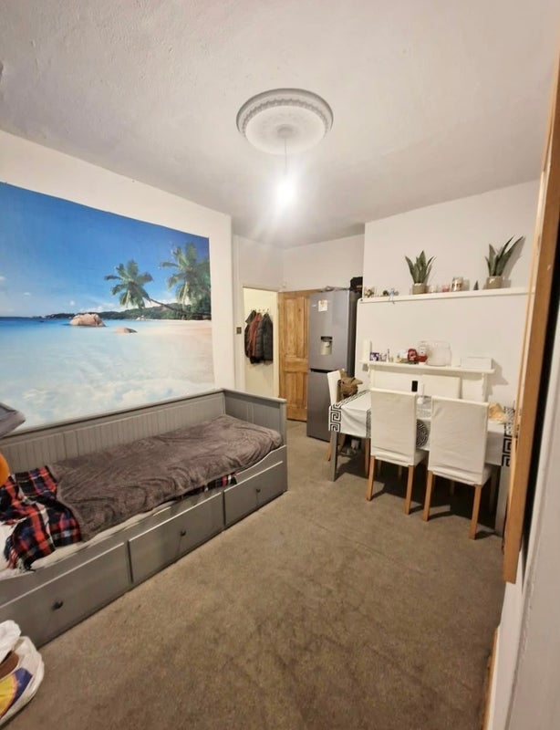 Room Oxford Avenue in Greater London