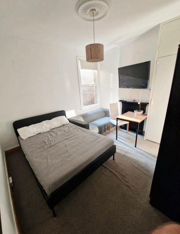 Room Oxford Avenue in Greater London
