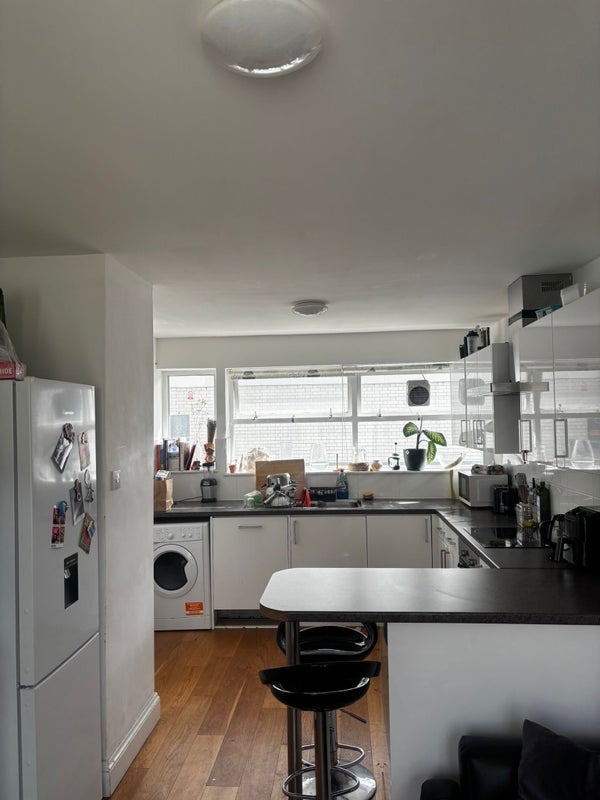 Room Churchill Gardens Road in City of Westminster