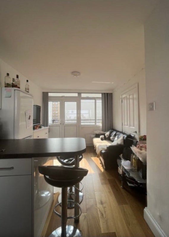 Room Churchill Gardens Road in City of Westminster