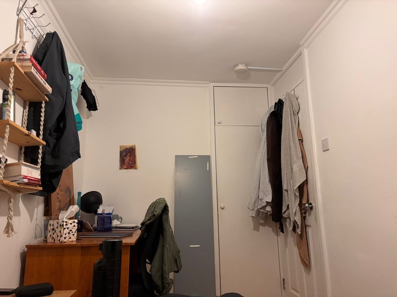 Room Churchill Gardens Road in City of Westminster