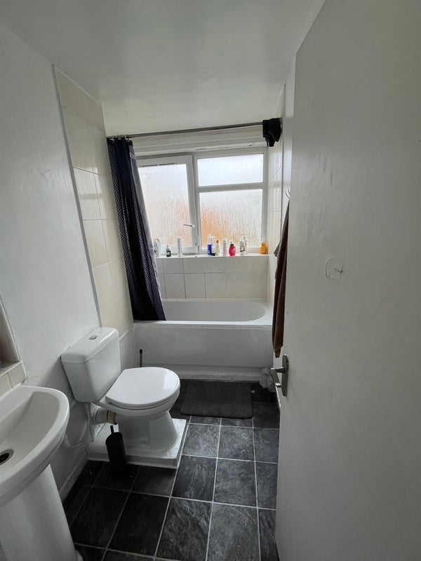 Room Norbiton Road in Greater London
