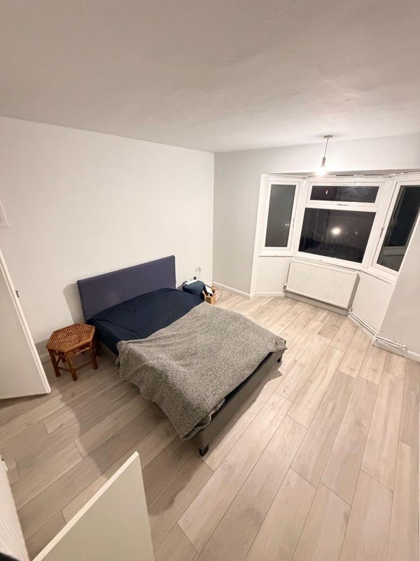 Room Bradley Road in Slough
