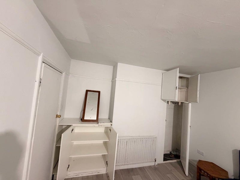 Room Bradley Road in Slough