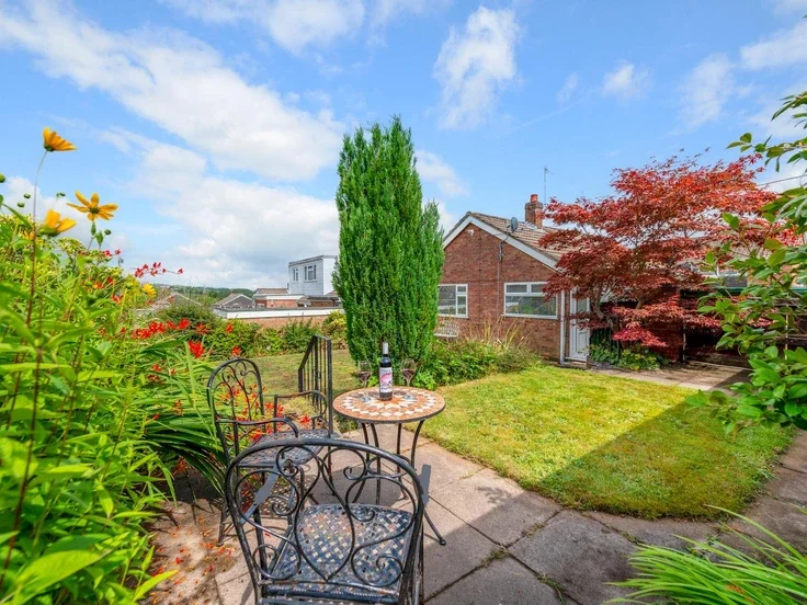 Flat Kinder Place in Newcastle-under-Lyme