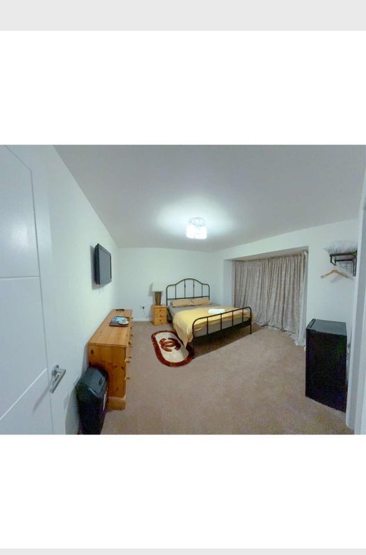Room Tudor Crescent in Greater London