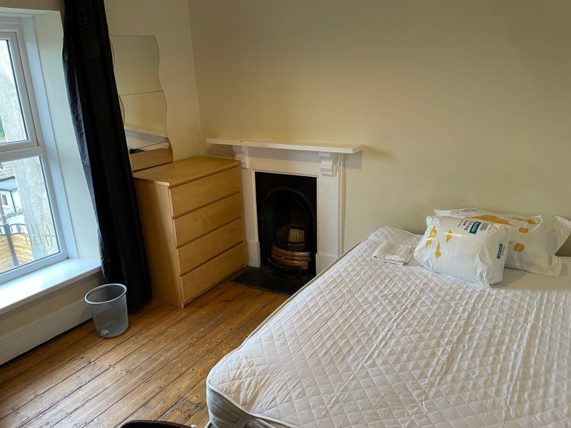 Room Wood Road in Pontypridd