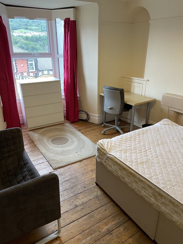 Room Wood Road in Pontypridd